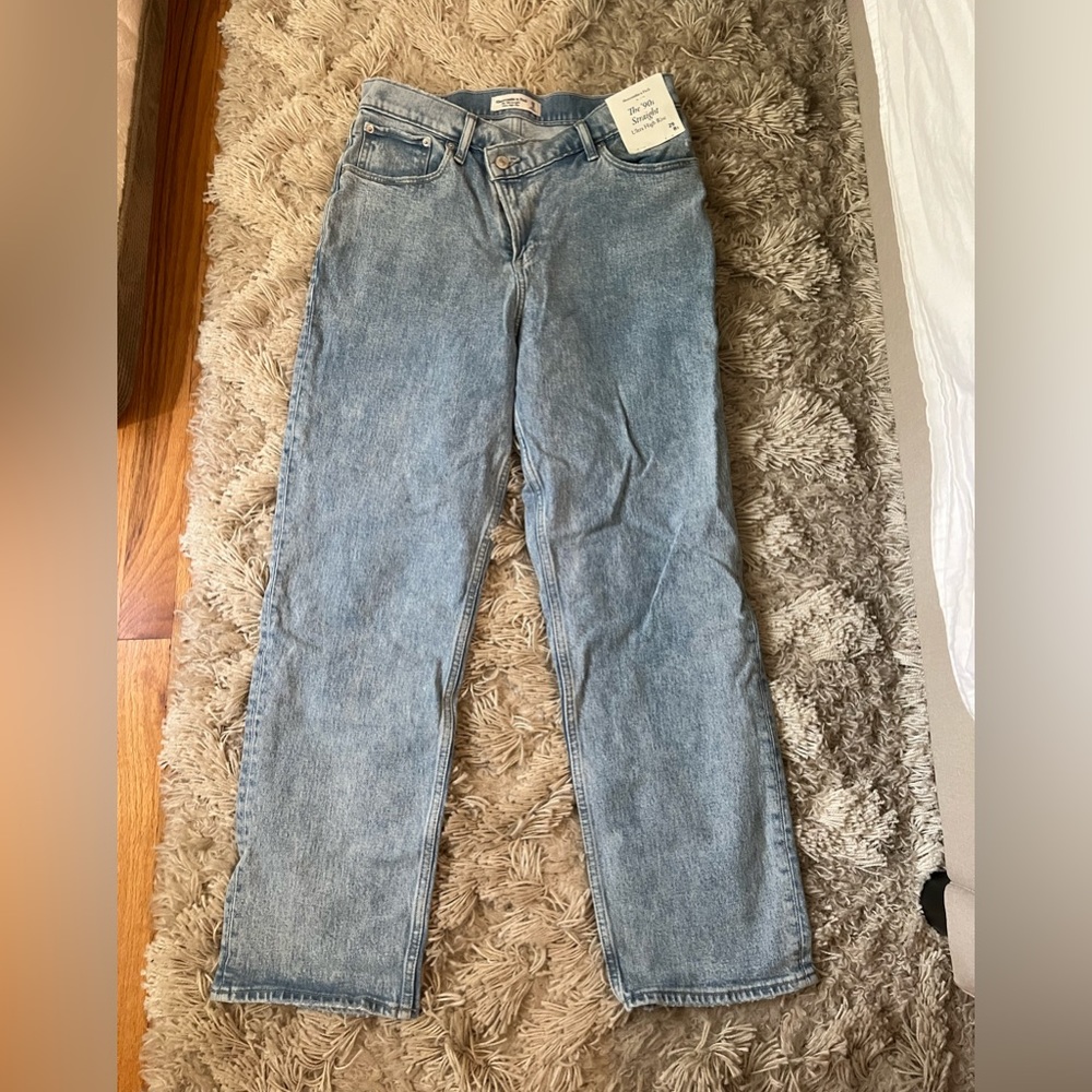 NWT! Abercrombie 90’s Straight jeans!